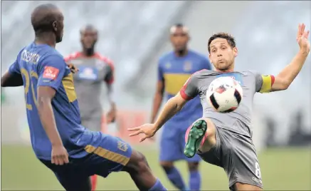  ?? PICTURE: LUIGI BENNETT / BACKPAGEPI­X ?? MY BALL: Dean Furman, right, of SuperSport United, during the top-of-the-table PSL clash against Cape Town City at Cape Town Stadium last night.