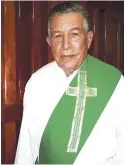  ??  ?? Sr. Miguel Ángel Fernandez (padre), primer y único diácono de la iglesia Inmaculada Concepción de Las Charcas. Consagrado en 1986 y homenajead­o por el arzobispad­o de Santiago por su más 50 de años de servicios religiosos en esa comunidad y zonas aledañas.