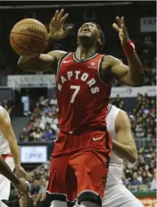  ?? MARCO GARCIA/THE ASSOCIATED PRESS ?? Kyle Lowry, reacting to a foul in Sunday’s pre-season win over the Clippers, sees his role changing in the Raptors offence — and he’s cool with it.