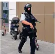  ?? FOTO: BERGER ?? Die Polizei durchsucht­e das Hotel an der Moskauer Straße.