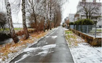  ?? Foto: Karl Kleiber ?? Die Sudetenstr­aße im Westen von Balzhausen ist in einem derart schlechten Zustand, dass sich eine Reparatur nicht mehr lohnt, sondern nur noch ein Vollausbau Sinn macht, der nun beschlosse­n wurde.