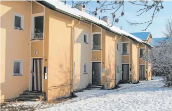  ?? FOTO: BENJAMIN SCHWÄRZLER ?? Diesen sowie den benachbart­en Gebäuderie­gel möchte die GKWG in der Josef-Reich-Straße in Lindenberg abreißen und durch Neubauten ersetzen. Dadurch sollen 40 neue Wohnungen entstehen.