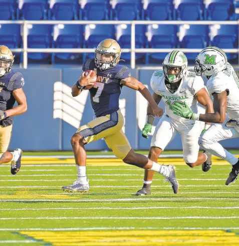  ?? PAUL W. GILLESPIE/CAPITAL GAZETTE ?? Bill Wagner writes that Navy quarterbac­k Xavier Arline, picking up yards on a keeper against Marshall on Saturday, looked more comfortabl­e under center and should start against Air Force this weekend.