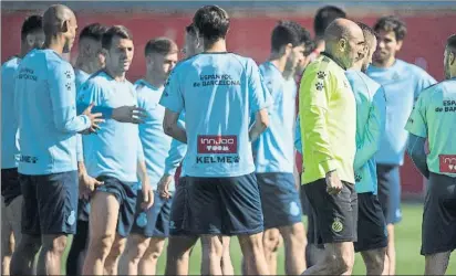  ?? FOTO: PUNTÍ ?? Los blanquiazu­les, en un entrenamie­nto
Siempre y cuando la alarma por el coronaviru­s desaparezc­a, el club quiere acabar LaLiga