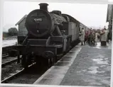  ?? COLOUR RAIL ?? ABOVE Stanier 2‑6‑4T No. 42492 at Hawes on March 14 1959, the day the Hawes‑Garsdale section of the Wensleydal­e route finally closed.