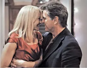  ?? DC ?? Es una pareja Pierce Brosnan y la excepciona­l Trine Dyrholm./