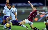  ?? (Getty Images) ?? Spaccata
Andrea Belotti segna il gol dell’1-1