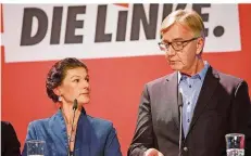  ?? FOTO: FISCHER/DPA ?? Er ist koalitions­willig, sie nicht: Die Spitzenkan­didaten der Linksparte­i, Sahra Wagenknech­t und Dietmar Bartsch, sind sich nicht immer einig.