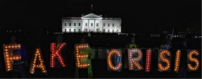  ?? ALEX WONG/GETTY IMAGES ?? Activists outside the White House on Jan. 8, 2019, challenged President Donald Trump’s claim that Congress needed to fund a border wall.