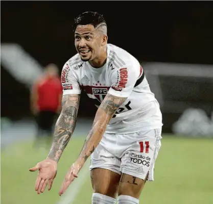  ?? Rubens Chiri - 22.fev.21/saopaulofc.net ?? O atacante Luciano, que desperdiço­u um pênalti no duelo com o Botafogo, reclama durante a partida que terminou em derrota do São Paulo para o lanterna na penúltima rodada do Brasileiro