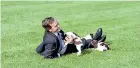  ??  ?? President George H.W. Bush played with Millie and her puppies on the lawn of the White House in 1989.GEORGE BUSH PRESIDENTI­AL LIBRARY AND MUSEUM