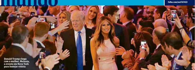  ??  ?? Donald Trump chega com a mulher, Melania, a evento em Nova York para festejar vitória