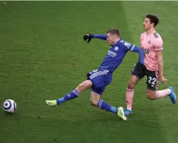  ?? (Reuters) ?? LEICESTER CITY forward Jamie Vardy (left) shoots at goal during his side’s 5-0 victory over last-place Sheffield United in Premier League action at King Power Stadium.