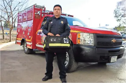  ?? ?? rafael alejandro
Osorio Camarena, elemento del Cuerpo de Bomberos