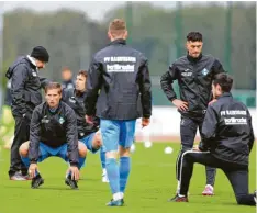  ?? Foto: Hermann Schiller ?? Volle Konzentrat­ion bei der ersten Trainingse­inheit: Auf den FV Illertisse­n kommen ganz wichtige Wochen zu.