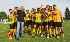  ?? Foto: Marcus Merk ?? Allen Grund zu jubeln hatte der TSV Gersthofen nach dem Sieg über den TSV Aind ling. Jetzt geht die Relegation in die nächste Runde.