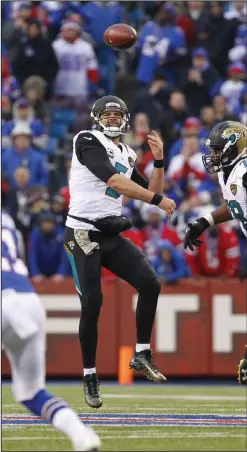  ?? AP PHOTO ?? Jacksonvil­le Jaguars quarterbac­k Blake Bortles throws a pass against the Buffalo Bills.