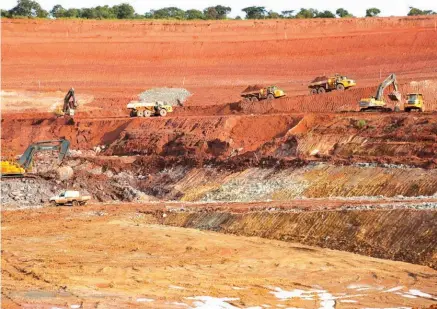  ?? EDIÇÕES NOVEMBRO ?? Mina descoberta por engenheiro­s angolanos eleva as ambições de Angola se tornar num país exportador de diamantes lapidados