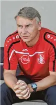  ?? Foto: Fred Schöllhorn ?? Bayernliga Trainer Sören Dreßler ver längerte seinen Vertrag beim TSV Schwaben vorzeitig bis zum Saisonende 2019.