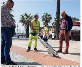  ?? (Photo Dominique Leriche) ?? Le Gum-Systeme . vient d’intégrer les rangs du service propreté de Sanary. Sa mission : débarrasse­r le port des bouts de pâte à mâcher qui le jonchent. Une première en Paca.