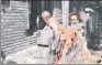  ?? XIN WEN / FOR CHINA DAILY ?? A builder finishes a brick wall in Fangjia Hutong in Beijing on Tuesday.