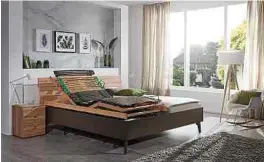  ??  ?? Motorisch verstellba­re Liegefläch­en runden den außergewöh­nlichen Komfort von Kirchner-Betten ab.