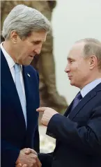  ??  ?? Stretta di mano Il segretario di Stato Usa John Kerry ieri, a Mosca, con il presidente Vladimir Putin