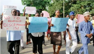  ??  ?? Some concerned parents of Internatio­nal School Ibadan protest over the school’s continued closure over the hijab wearing crisis, in Ibadan yesterday.