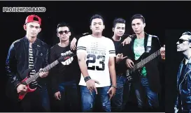  ??  ?? PROJECKTOR BAND