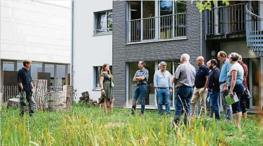  ?? Fotos: Gilles Kayser ?? Rund um den Sitz von Sicona wurden bereits zahlreiche Maßnahmen umgesetzt, beispielsw­eise Wildblumen­wiesen.