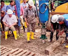  ??  ?? Helical pile and load testing demonstrat­ion at the Ceylon Electricit­y Board training centre in Piliyandal­a