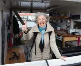  ?? FOTO: HEIDA GUDMUNDSDO­TTIR ?? Gerd von der Lippe skal vaere med på siste etappe av ferden mot Gaza. Hun er professor emeritus i idrettssos­iologi i Bø, og opprinneli­g fra Kristiansa­nd. Søndag var hun i hjembyen for å se på båten og besøke familie før hun skal om bord om noen uker.