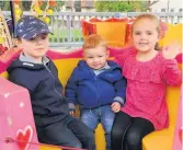  ??  ?? Funfair Cian James Allan (4), Caleb Allan (1) and Alyssa Aitcheson (5) 080918fair­hill_003