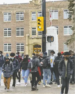  ?? AZIN GHAFFARI / POSTMEDIA NEWS FILES ?? Taxpayer-funded organic meals for all schoolchil­dren
would save money over the long term by reducing health-care costs in the future, writes Frank Stronach.