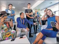  ??  ?? EXPECTACIÓ­N. Muguruza atiende a la prensa.