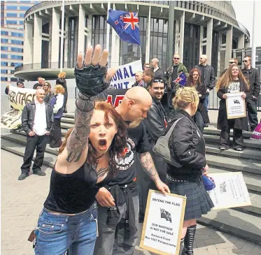  ?? Stuff Limited ?? Neonazi-Aufmarsch in Neuseeland. Ein Problem, das lang unterschät­zt wurde.