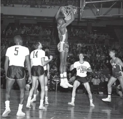  ?? AP FILE PHOTO ?? Bill Russell and his University of San Francisco teammates beat La Salle in the final of the 1955Holida­y Festival at Madison Square Garden.