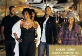  ??  ?? VACANZE ITALIANE Denzel a Portofino con la moglie Pauletta Pearson, 67 anni, e i figli. I due attori sono genitori di: John David, 33; Katia, 30; Malcolm e Olivia, 26.