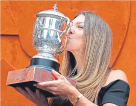  ??  ?? Simona Halep beat Sloane Stephens in the women’s final.