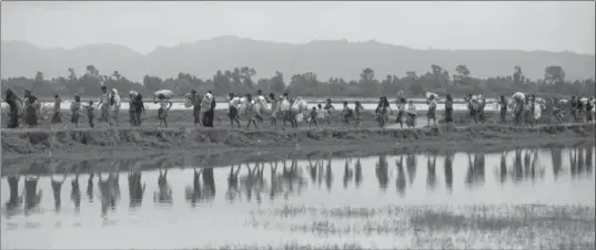  ?? DAN KITWOOD, GETTY IMAGES ?? Thousands of Rohingya continue to cross the border after violence erupted in Myanmar’s Rakhine state. The government says it launched “clearance operations” to root out Rohingya insurgents.