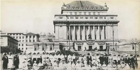  ??  ?? Women of the Ladies Auxiliary of the VFW, formed at the organizati­on’s founding convention in Pittsburgh in 1914, stand in front of the Soldiers’ and Sailors’ Memorial Hall in Oakland. This photo was published in “Fifty Years of Service, 1914 - 1964:...