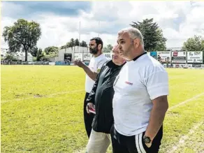  ?? Photo Tibophoto.fr ?? Entre les coachs Bertrand Guilloux (à gauche) et Manu Patte, le manager Pierric Moison est au centre de l’alléchant projet sportif nantais.
