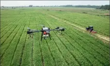  ??  ?? Des drones pour contrôler les exploitati­ons agricoles, le projet de trop pour la FDESA 47 et les Jeunes Agriculteu­rs 47.© DJI-Agras pour Pixabay