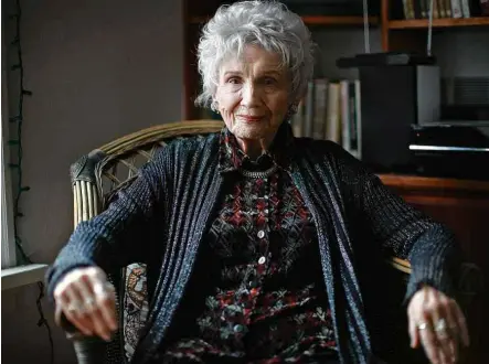  ?? Chad Hipolito/Associated Press ?? A escritora canadense Alice Munro; ganhadora do Nobel em 2013, tem seu ‘O Progresso do Amor’ (1985) lançado no país