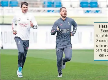  ??  ?? Hazard, ayer corriendo durante el entrenamie­nto, acompañado del preparador físico, Grégory Dupont.