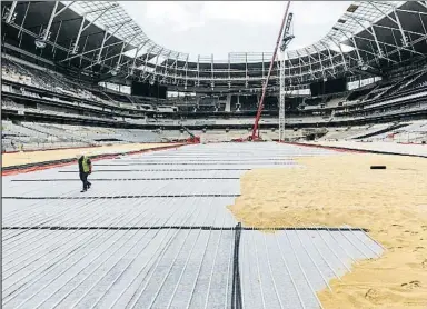  ?? TOTTENHAM HOTSPUR FC / GETTY ?? Aspecto de las obras de White Hart Lane, que no finalizará­n por lo menos hasta diciembre