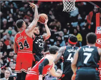  ?? KAMIL KRZACZYNSK­I THE ASSOCIATED PRESS ?? Toronto Raptors guard Fred VanVleet (23) led the Raptors with 18 points in their 122-83 victoryove­r the Bulls in National Basketball Associatio­n action Saturday in Chicago.