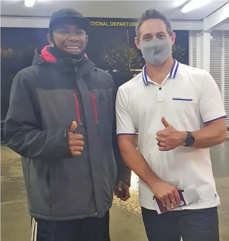  ?? ?? Viliame Naulivou (left) with Fiji Airways Fijian Mens 7s head coach Ben Gollings at the Nadi Airport on Sunday January, 9,2022.