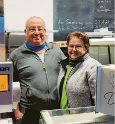  ?? ?? Andrea Karsten-Arnold und ihr Mann Jürgen Karsten in ihrem Dorfladen.