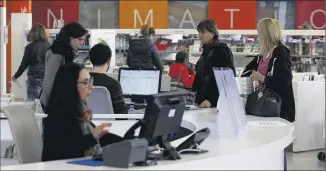  ?? (Photo Dominique Leriche) ?? Trois cent soixante-cinq jours par an, il se passe quelque chose à l’intérieur ou à l’extérieur des bibliothèq­ues seynoises.